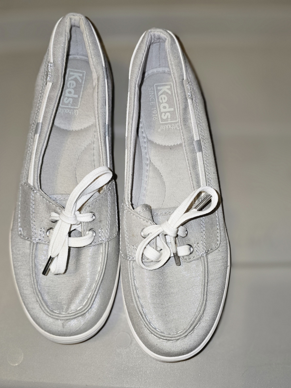 Womens Keds Size 7.5 Metallic Silver Boat Shoes - EUC